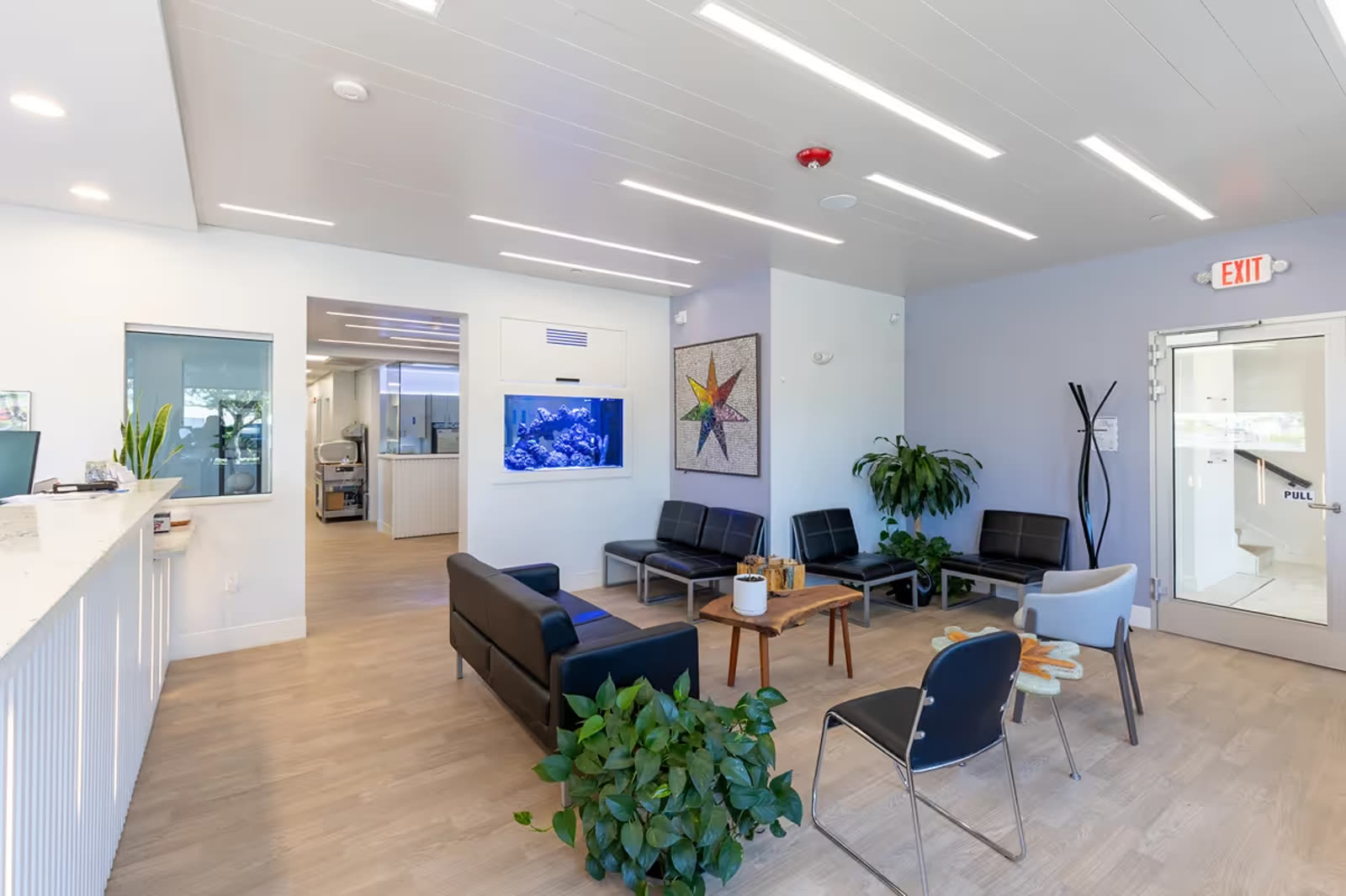 Dental treatment room with chairside equipment